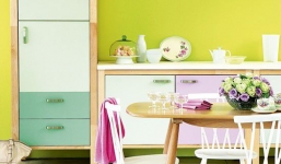 Những gam màu kỳ lạ, ấn tượng trên tủ và tường bếp